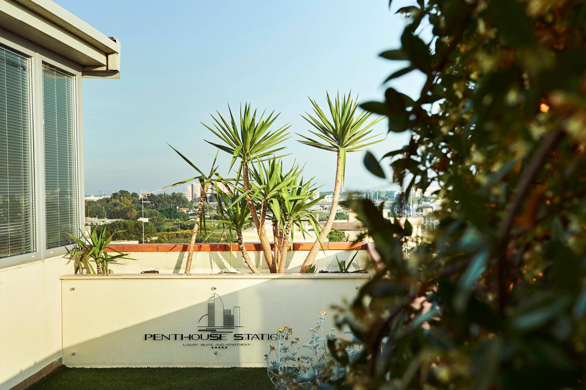 Penthouse Station Luxury Suites & Apartment Brindisi Bagian luar foto