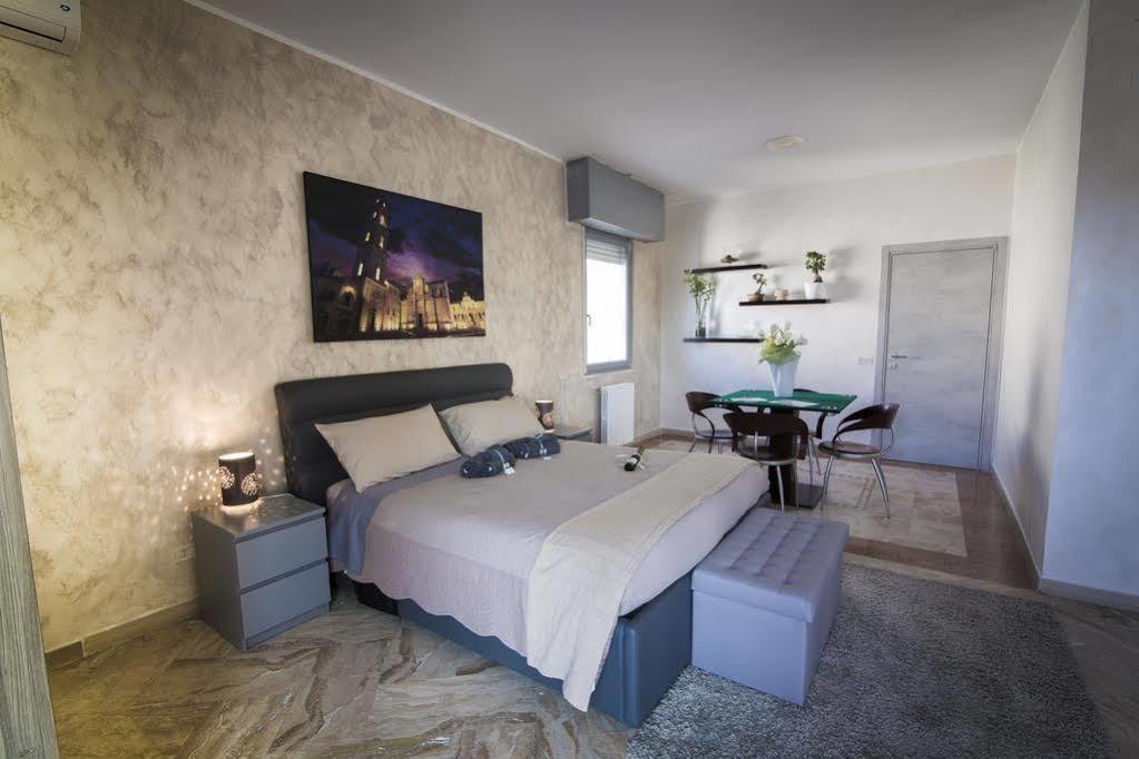 Penthouse Station Luxury Suites & Apartment Brindisi Bagian luar foto