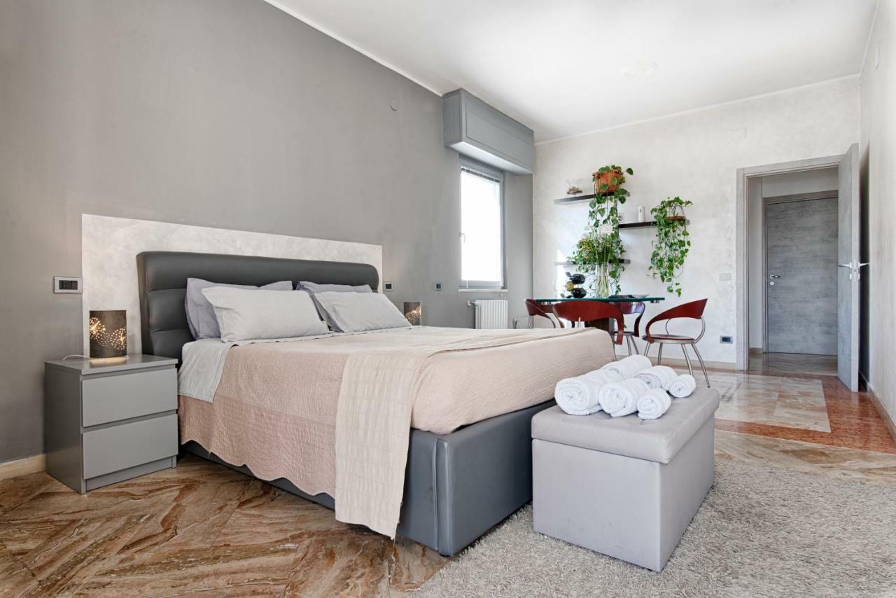 Penthouse Station Luxury Suites & Apartment Brindisi Bagian luar foto
