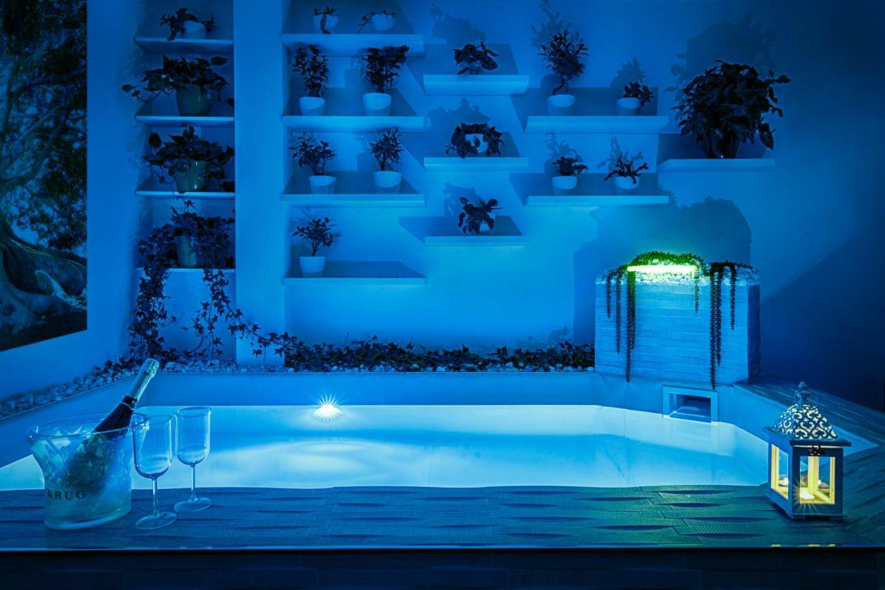 Penthouse Station Luxury Suites & Apartment Brindisi Bagian luar foto